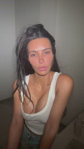 brunette celebrity cleavage fake tits huge tits kim kardashian clip