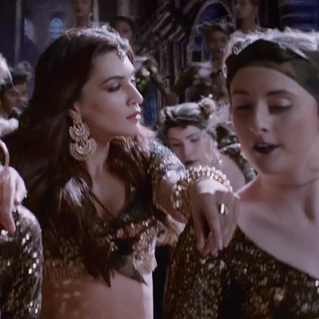 Bollywood Curvy Dancing clip