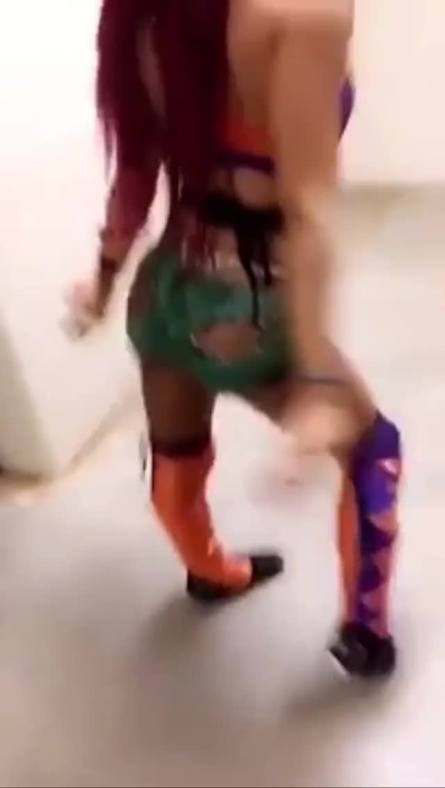 Sasha Banks shaking her ass.