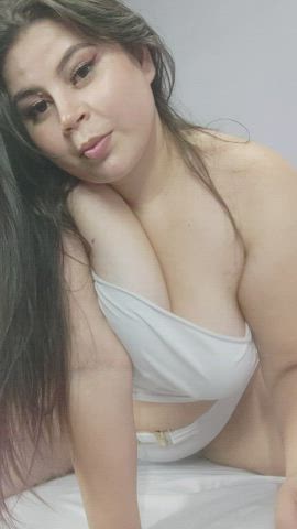 I'm alone in my bed and I really want to masturbate, do you want to see?
