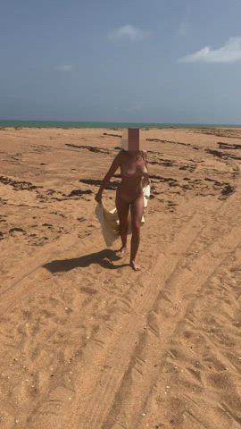 Beach Exhibitionist Naked Nudist Tits clip