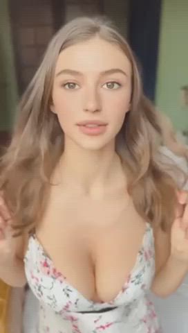 Boobs Brunette Cleavage clip