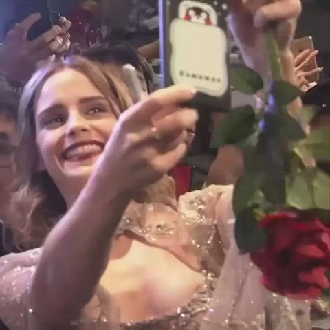celebrity emma watson selfie clip