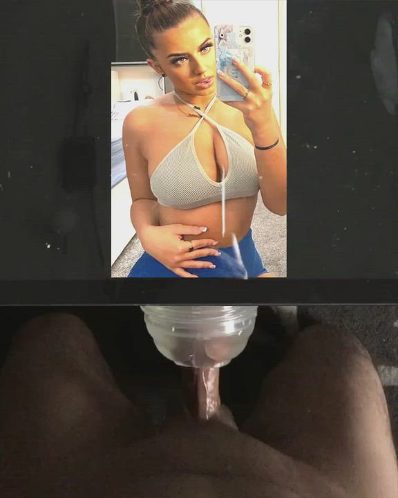 Insta slut doesn’t know what she’s missing ?