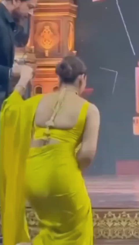 ass bollywood celebrity desi indian public saree tease thick walking clip