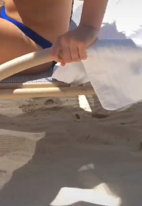 beach bikini candid pee piss clip