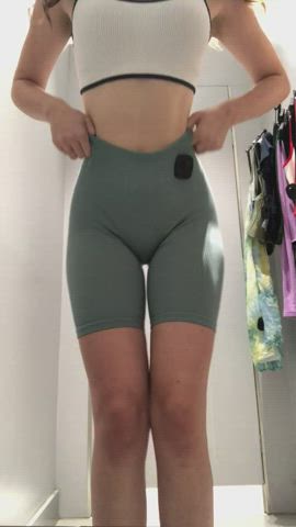 ass big ass booty brunette changing room girl next door girlfriend hotwife leggings