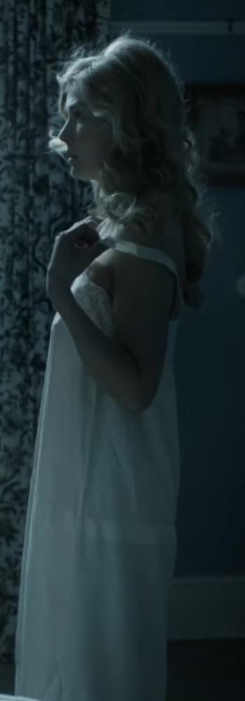 Rosamund Pike in Women in Love (TV Mini-Series 2011– ) [S01E02] - Brightened