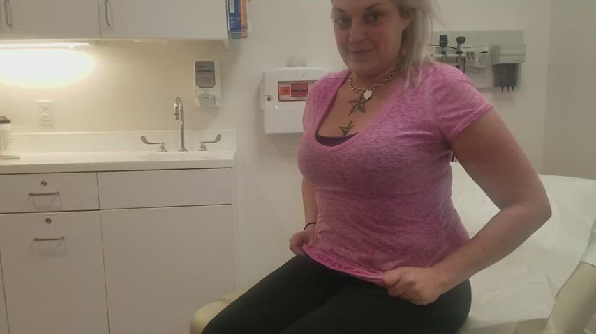 Star flashing at the doctor's office