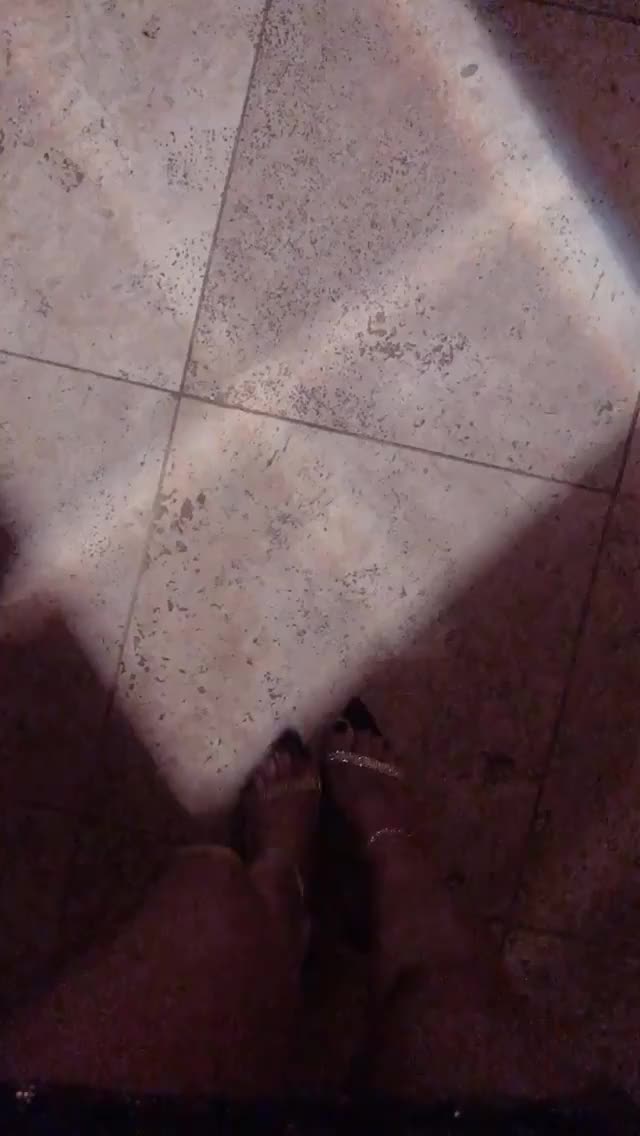 Victoria Justice - (12.01.18) Instagram story