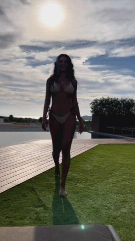 Dusky babe Esha Gupta in super hot bikini 👙 Avataar🥵🔥