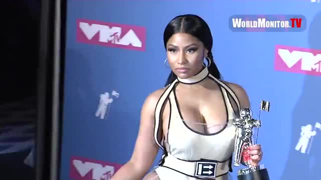 Nicki Minaj - (08.20.18) Posing With Her Awards At The Video Music Awards In NYC