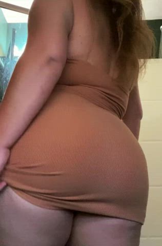 Stoner PAWG. Full nude. Ass all day. Daily uploads w 500+ pics/vid already posted