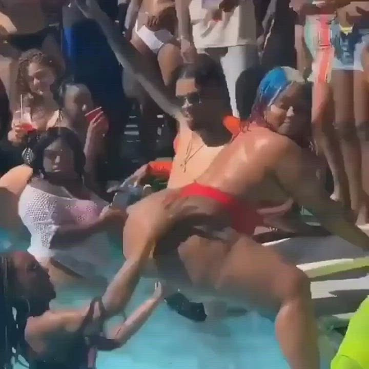 All dat ass on the diving board