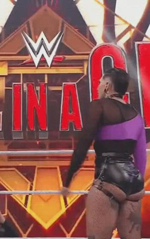 booty thick wrestling clip