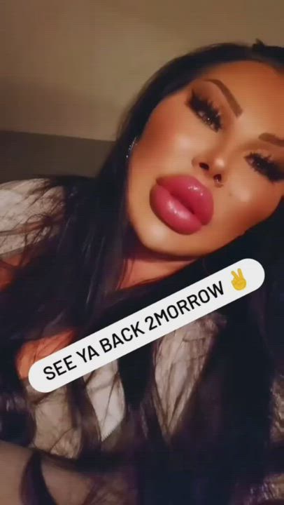 Cissi's BIG fake lips!
