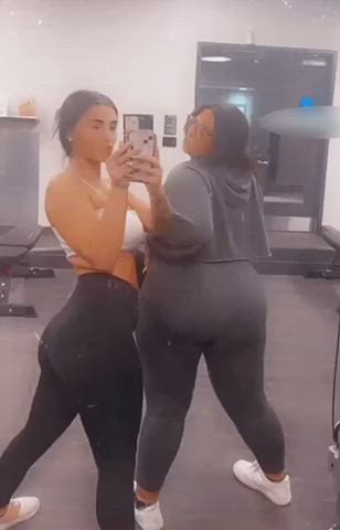 Damn that ass is huge
