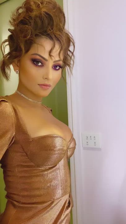 Boobs Cleavage Indian clip