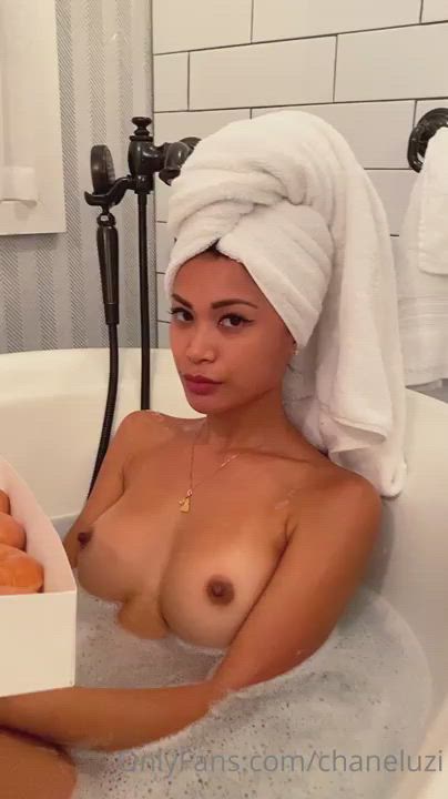 Chanel Uzi Naked Nude clip