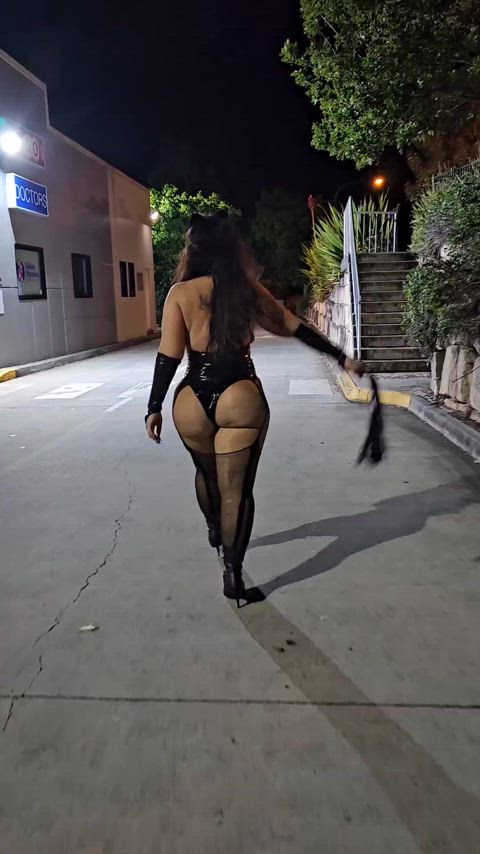 amateur ass big ass booty brunette latex pawg thick thong walking clip