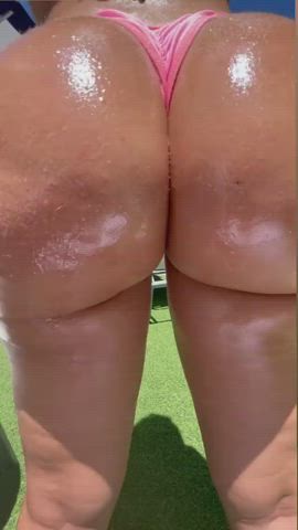 Big Ass Booty Oiled Pawg clip