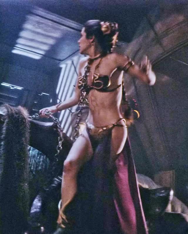 Carrie Fisher slave Leia 2