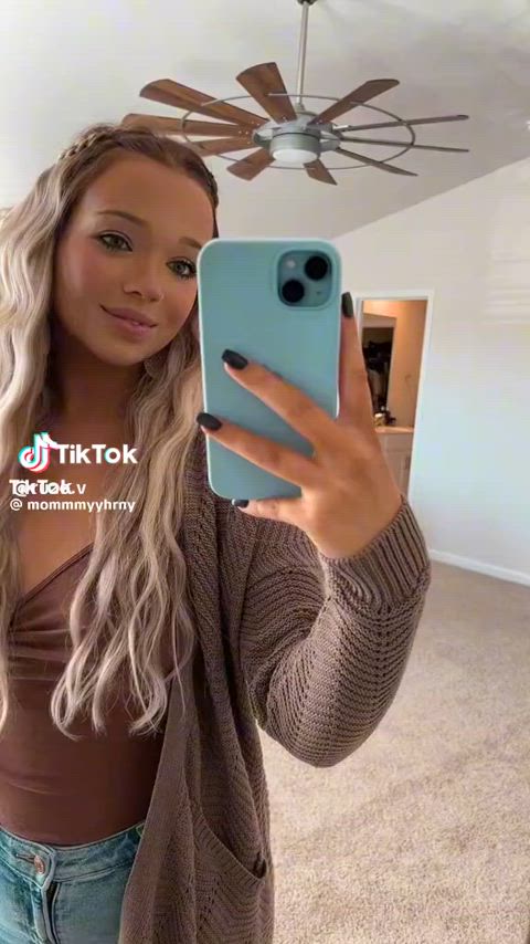 Izzie - More Tiktok flash videos on my TT likes (juanmomo45)