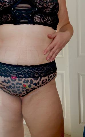 I’m new to showing off my tummy this up close, but I want to be more confident.