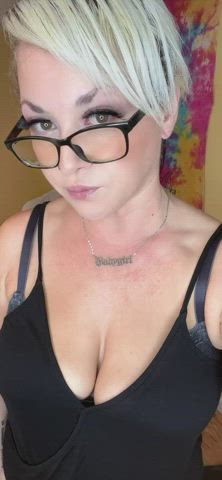 blonde cougar milf natural tits pierced tits bigger-than-you-thought girls-with-glasses