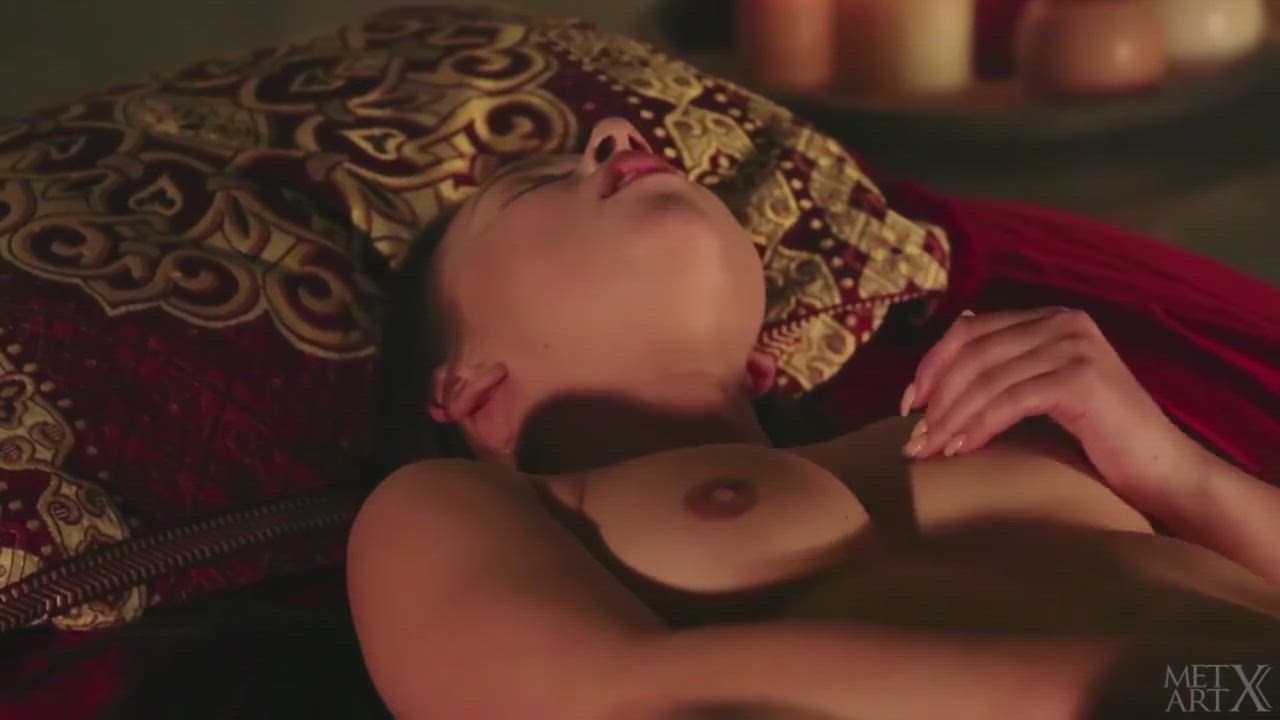 Masturbating Solo Taylor Sands clip