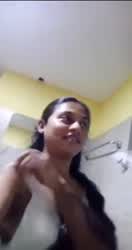 Indian ?cute ?girl show her ?nudity playing with ?pussy video