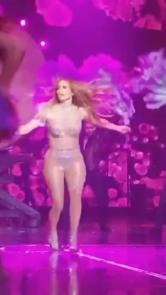 Milf Jennifer Lopez twerks her fat ass on stage in thong