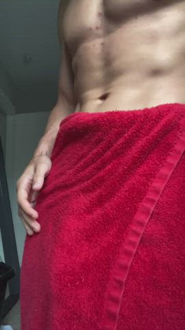 Had to do a little shimmy to get the towel off…😏