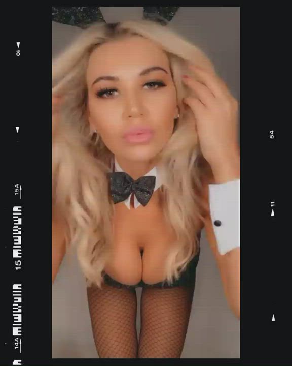 Big Tits Blonde Bunny clip