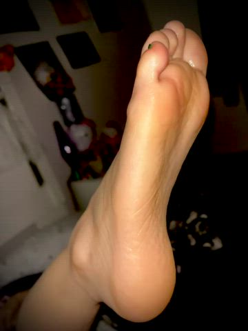 [OC] my foot left wet and shiny after a good session of feet worshiping 🤤