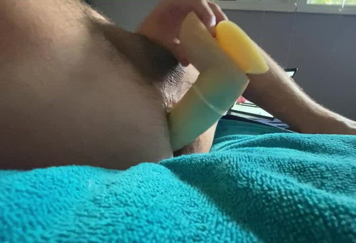 Dildo gripping