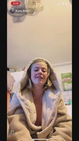 accidental big tits nipple nipslip tiktok tits clip