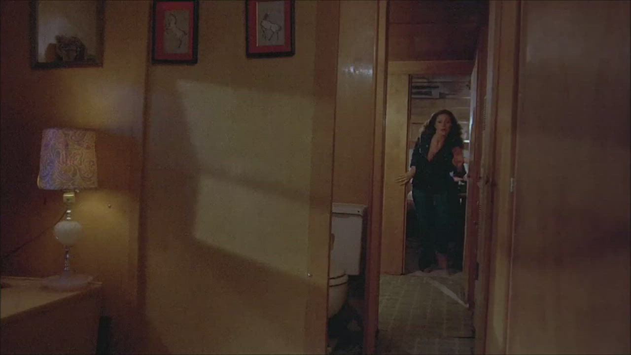 Bobbie Jo Escapes - gif