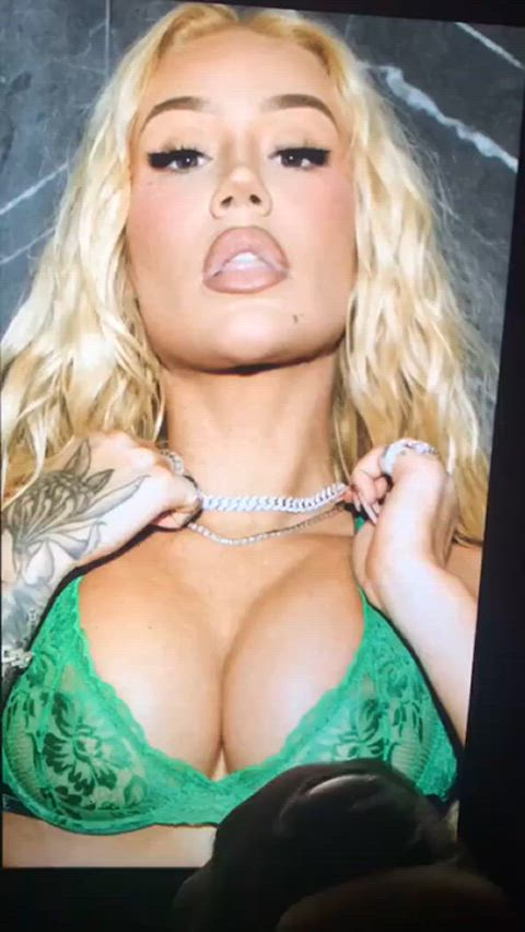 Iggy Azalea big tits trib