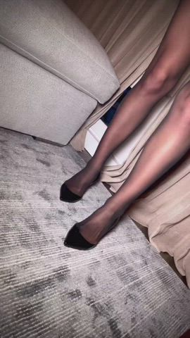brunette celebrity katharine mcphee legs stockings clip