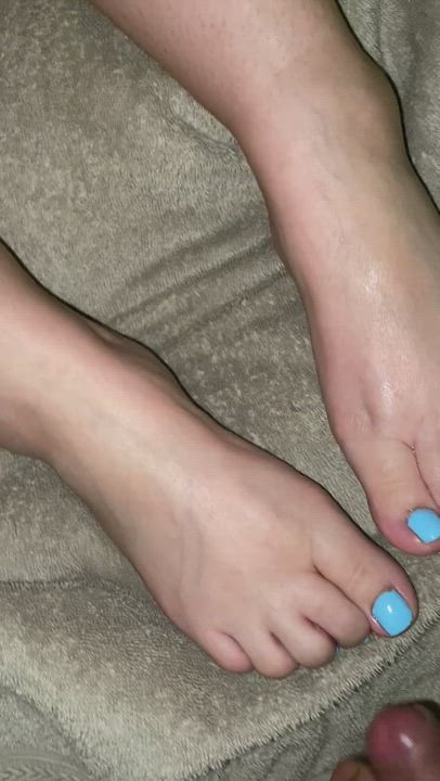 Click down below to watch me feet in cum upvote and like please :)