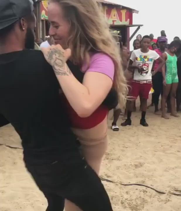 Beach Blonde Dancing clip