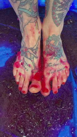 Wet &amp; Messy! Jelly Time! 💦🦶🏻subscribe to my OnlyFans 💋