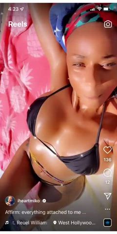 Big Tits Bikini Brown Eyes clip