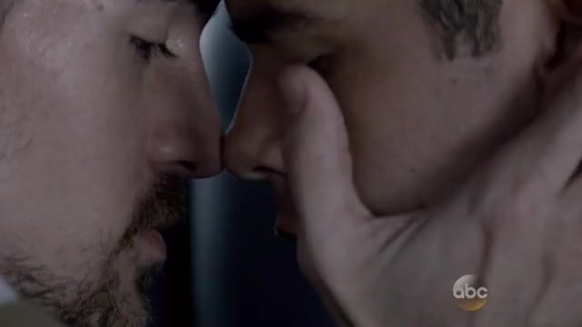 American Crime 2x02 Gay Kiss