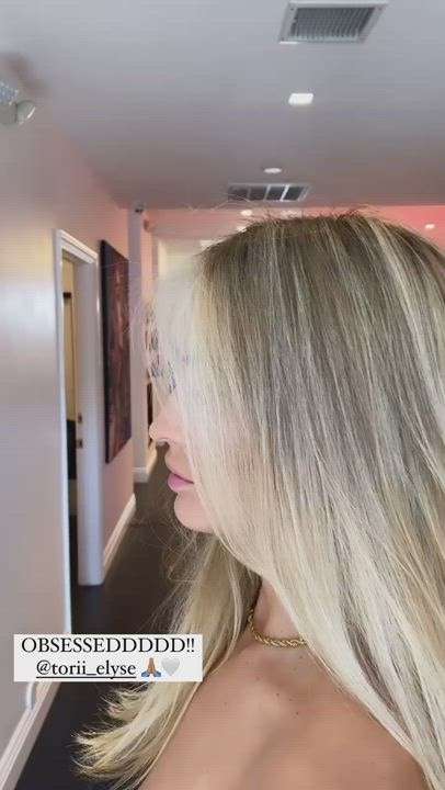 Blonde Model clip