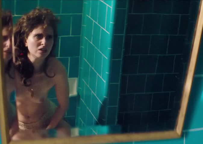 Brazilian actress Carol Duarte topless w/a peek of her ass in Invisible Life (2019)