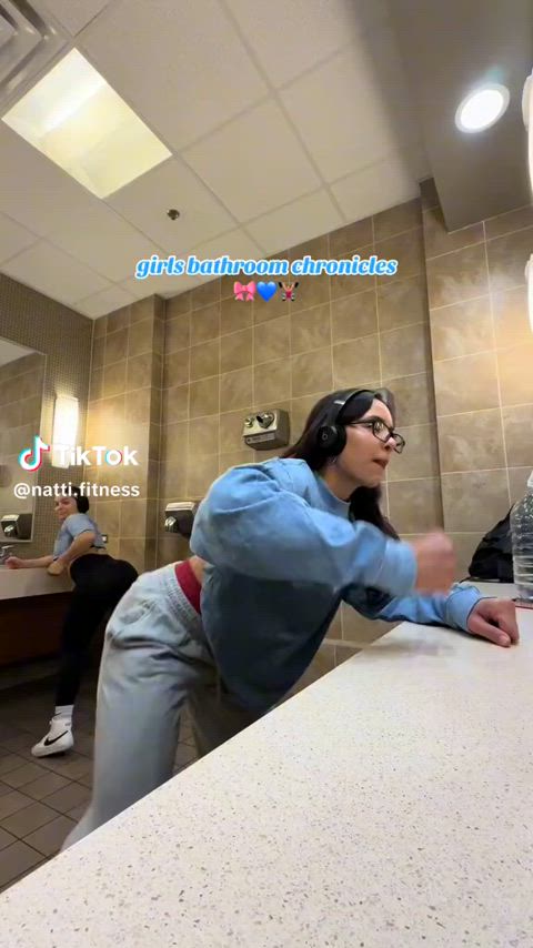 ass friends gym tiktok clip
