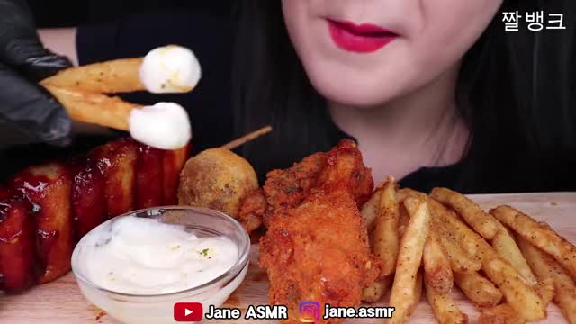 제인_핫뿌링클 치킨, 치즈볼, 소떡소떡, 감자튀김 먹방-4