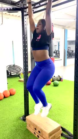 camsoda ebony gym gymnast latina leggings outdoor public webcam workout clip